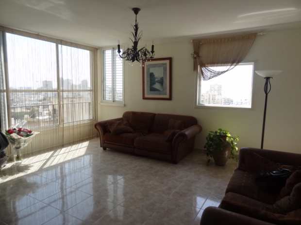 3 חד' עם נוף לים בבת ים.