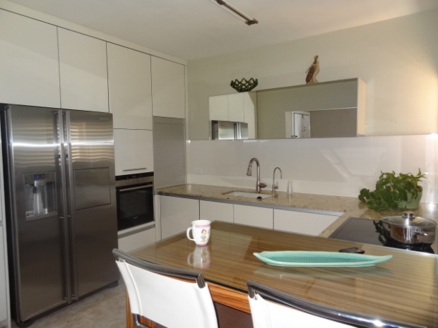 3 חד' עם נוף לים בבת ים.