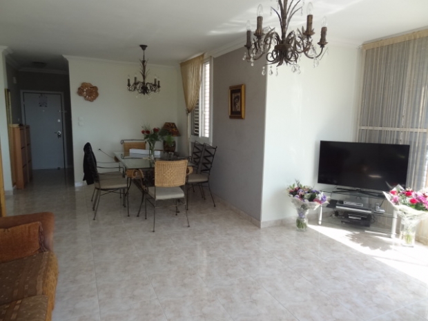 3 חד' עם נוף לים בבת ים.