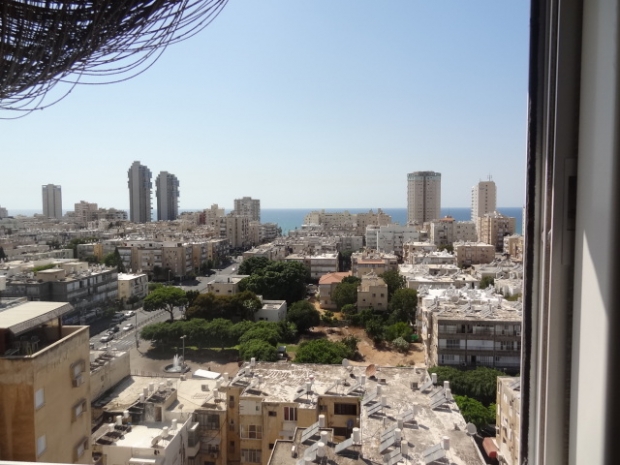 3 חד' עם נוף לים בבת ים.