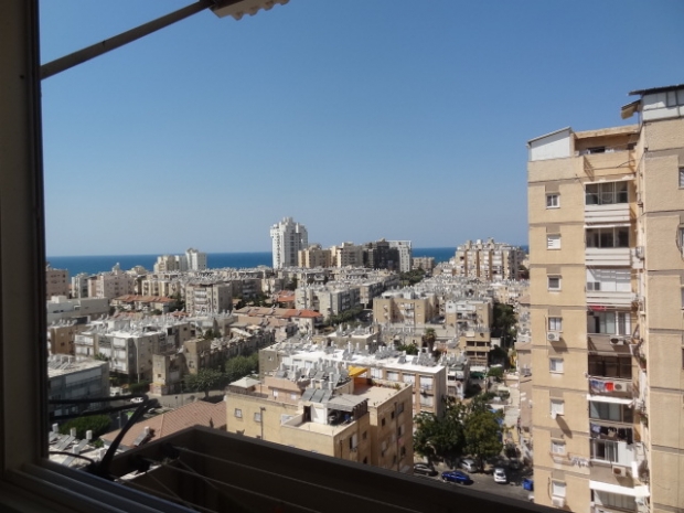 3 חד' עם נוף לים בבת ים.