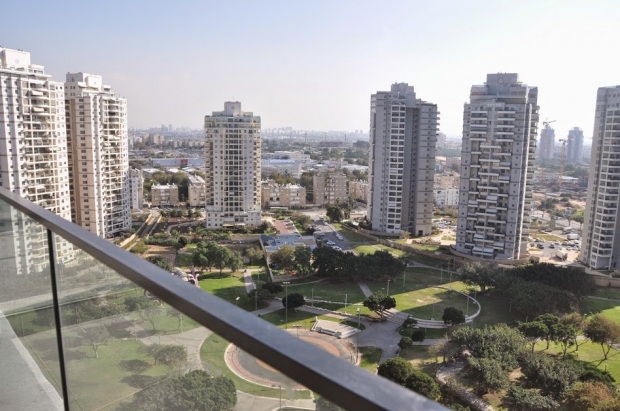 Новая 5 ком. квартира в самом высоком жилом здании в Израиле.