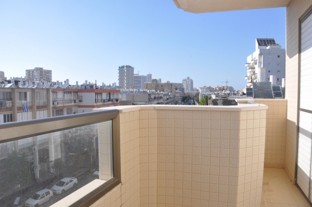 4 ком. квартира в новом доме у моря.