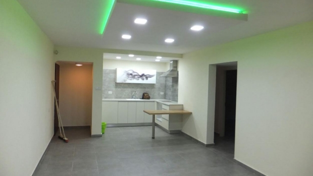 Огромная 4 ком. квартира в доме с лифтом.