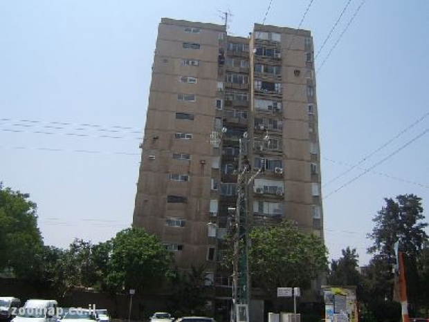 Огромная 4 ком. квартира в доме с лифтом.