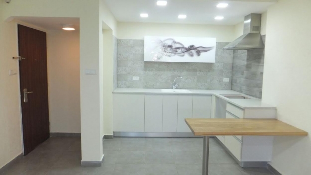 Огромная 4 ком. квартира в доме с лифтом.